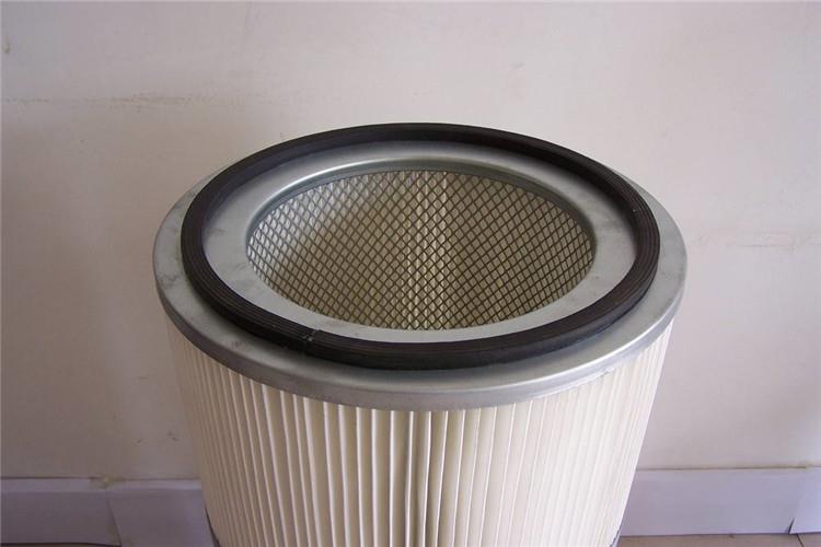 风机天行(中国)主要是由风机，滤筒还有控制柜和箱体几大部件组合而成的，其中利用风机将粉尘吸入箱体内