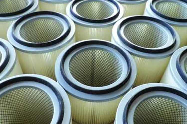 切割机天行(中国)工作环境湿度的考虑，如果环境湿度较大，容易引起粉尘吸潮，这时可考虑选择具有防水功能的滤材