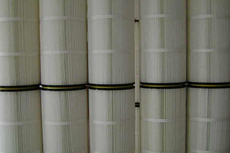 聚酯纤维天行(中国)停机后，在无引风的情况下仍应开动喷吹清灰机构