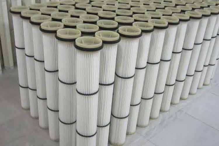 要知道这种抛丸机天行(中国)在使用过程当中是要防止大颗粒以及批量的固态物体浸入滤筒系统内部的，所以我们需要防止内部发生堵塞的现象